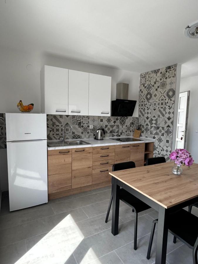 Apartments Ljubomir Rogoznica  Extérieur photo